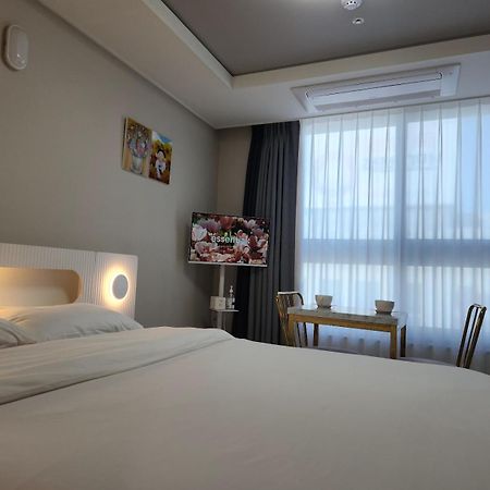 Daegu Star B&B Dsr Hotel Lily Guestroom Екстер'єр фото