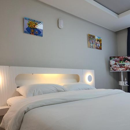 Daegu Star B&B Dsr Hotel Lily Guestroom Екстер'єр фото