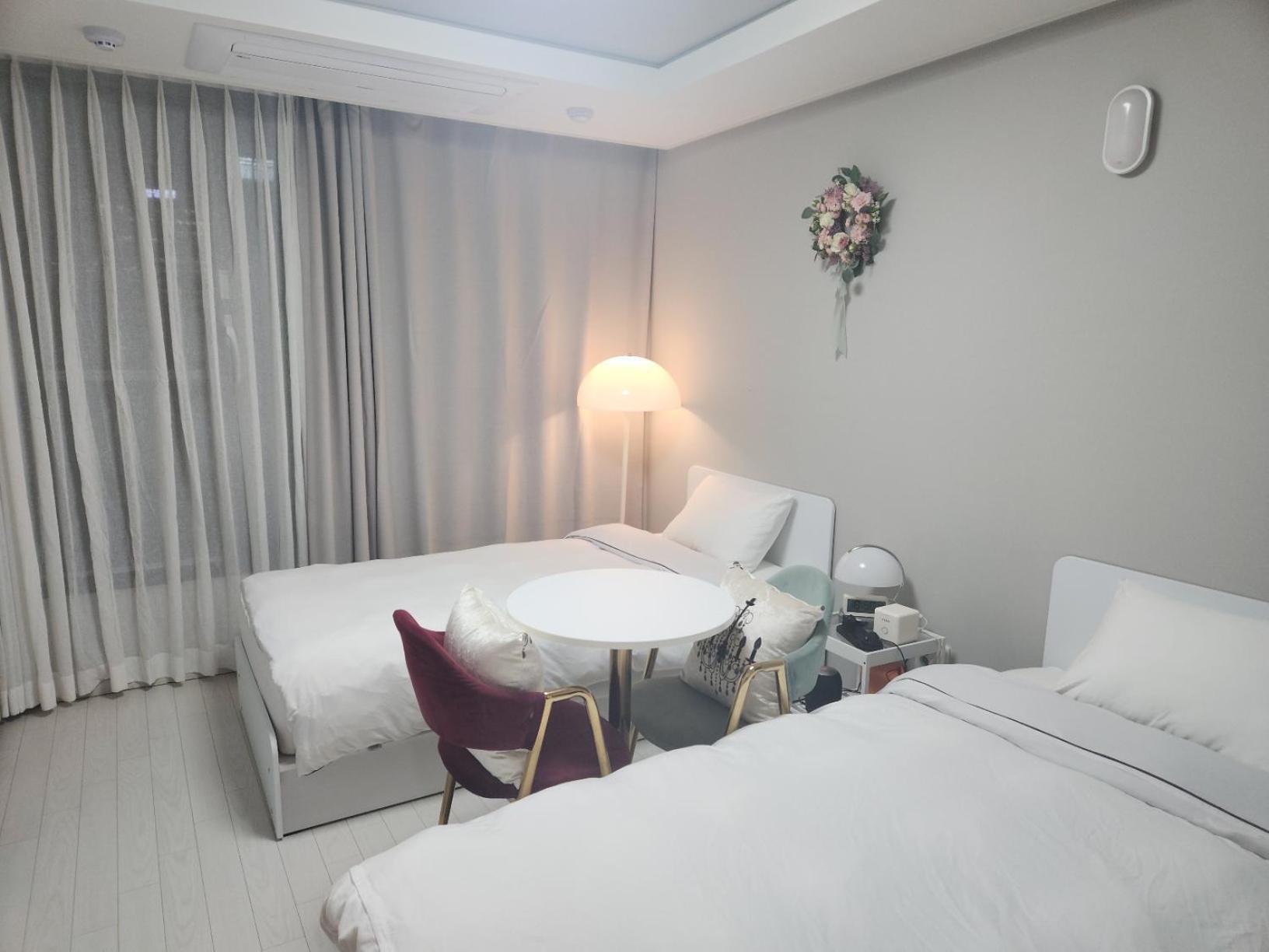 Daegu Star B&B Dsr Hotel Lily Guestroom Екстер'єр фото