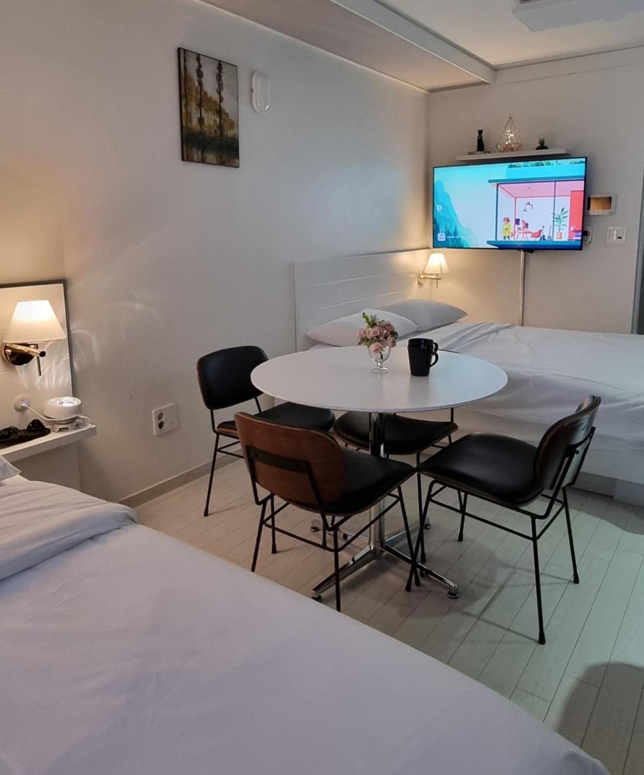 Daegu Star B&B Dsr Hotel Lily Guestroom Екстер'єр фото